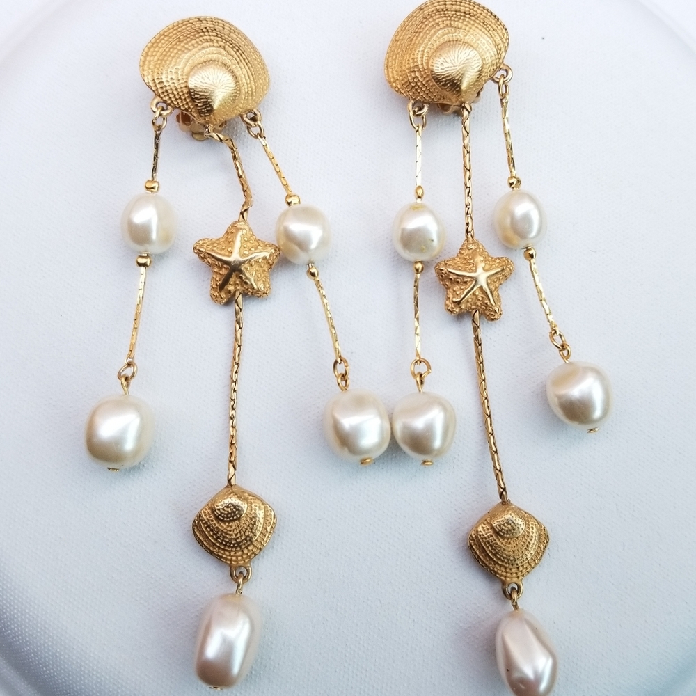 Stunning  vintage  Rare Richelieu signed faux pearl dangle clip-on earrings